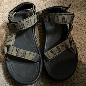 Men’s Teva Hurricane XLT2 sandals size 10